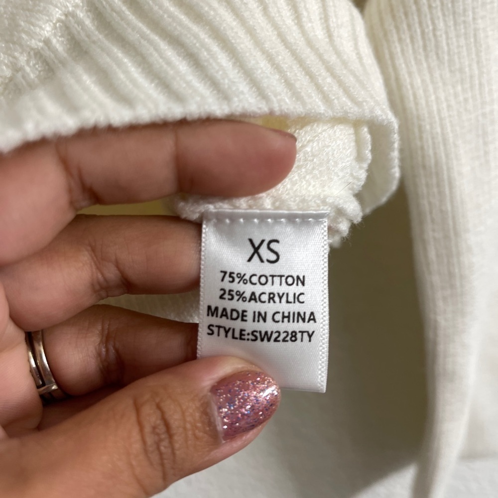 BIN#11 - FASHION NOVA Women’s XS White Cropped Sweater - Picture 9 of 13